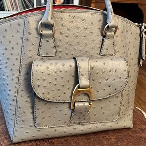 Dooney & Bourke purse bag. Looks brand new or lightly used. No marks inside